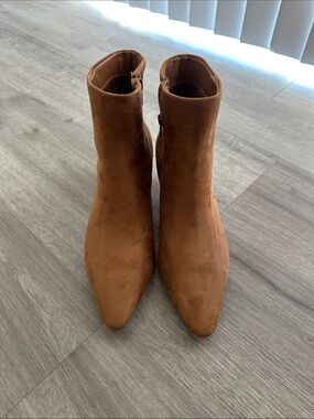 Universal Thread Tan Suede Pointed Toe Ankle Boots
